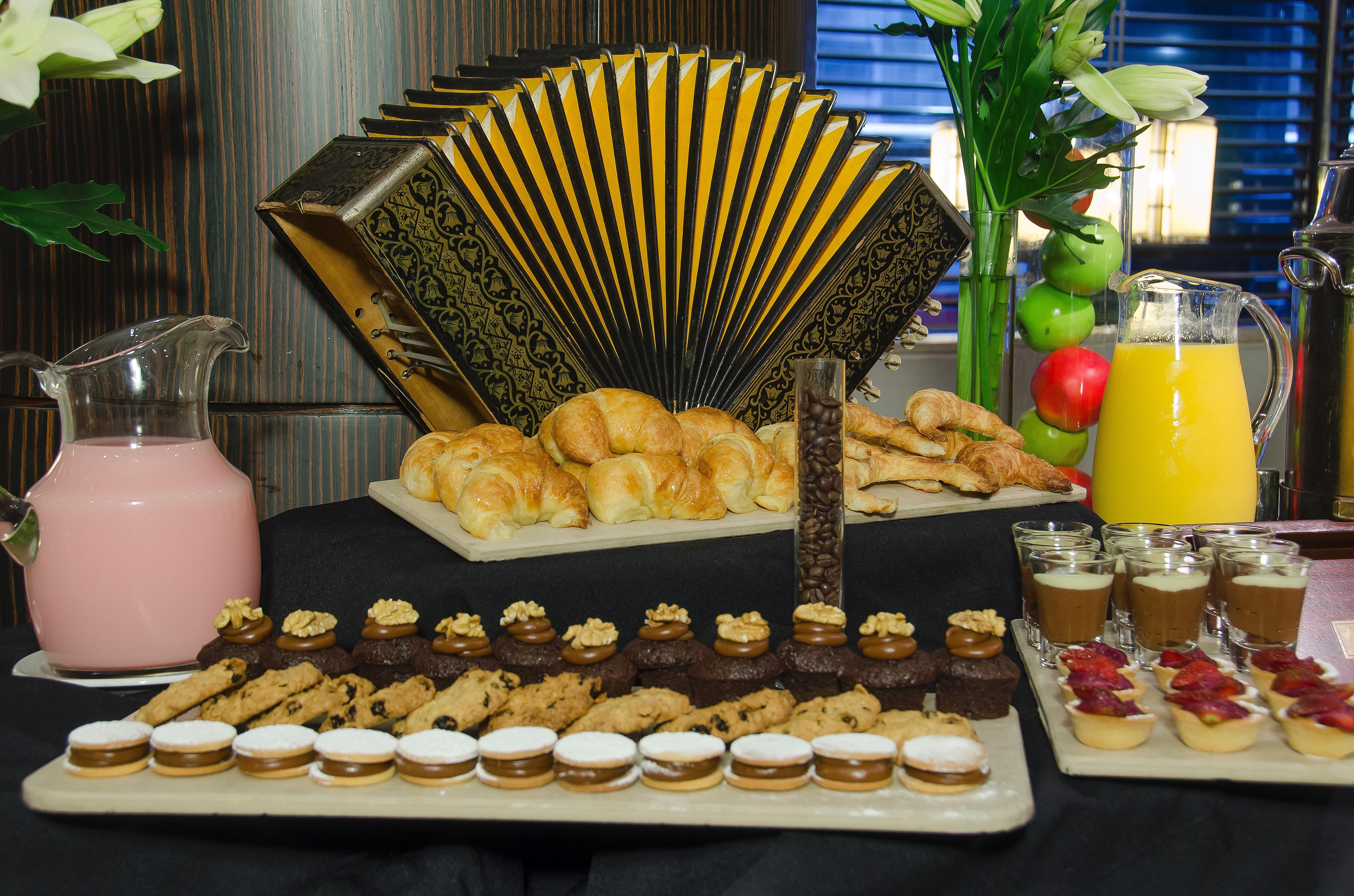 فندق Regal Pacific Puerto Madero بوينس آيرس المظهر الخارجي الصورة A typical coffee table
