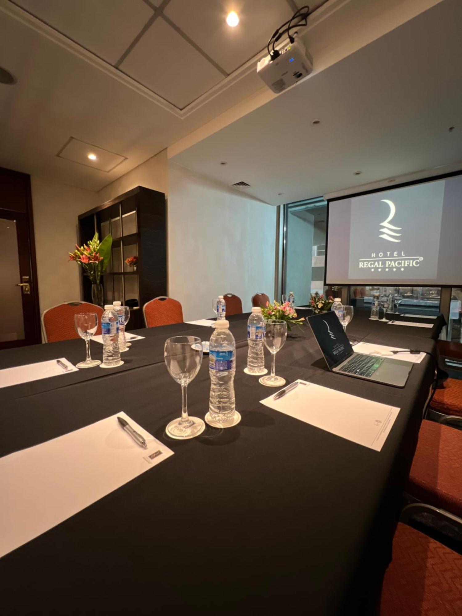 فندق Regal Pacific Puerto Madero بوينس آيرس المظهر الخارجي الصورة Legal Pacific's meeting room