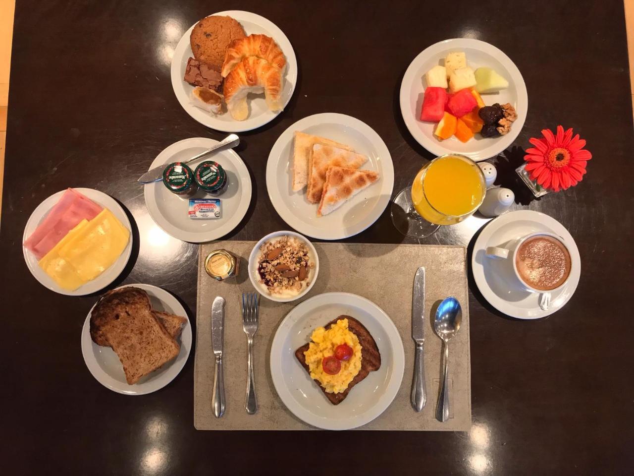 فندق Regal Pacific Puerto Madero بوينس آيرس المظهر الخارجي الصورة A typical breakfast at a hotel